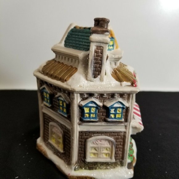 COBBLESTONE CORNERS 2004 Windham Lighted Restaurant - Pre-Owned - Picture 3 of 8